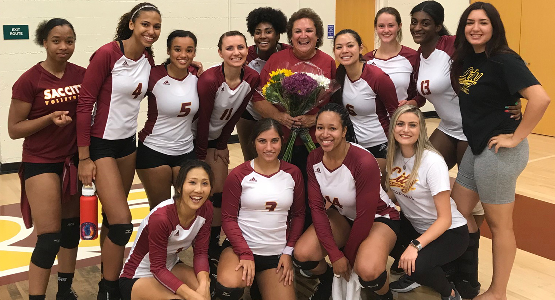 Debbie Blair celebrating 30 years at Sac City with the 2018 Volleyball Squad at the Alumni Match!