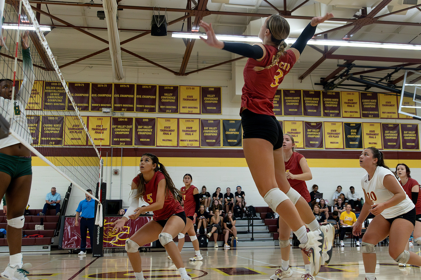 The Panthers continue their winning ways with a 3-2 (21-25, 25-17, 25-21, 17-25, 15-7) win at Los Medanos