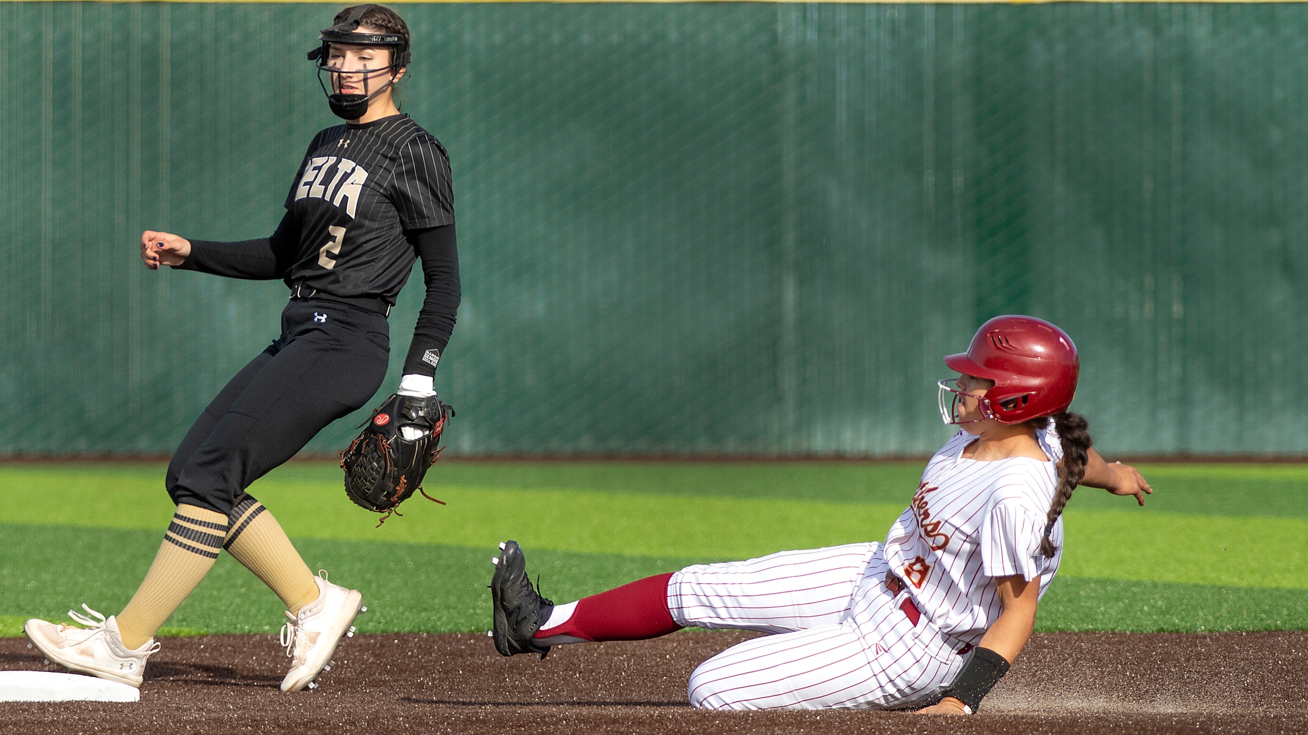 Sac City racks up 10 hits, but strands 13 baserunners as they lose 4-3 to the host Cougars; Potter, Garber and Zlatunich all have 2 hits in the game